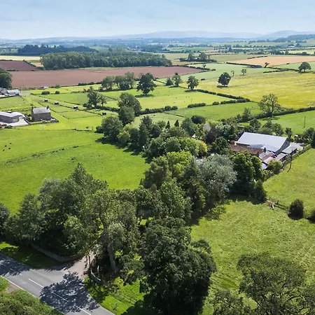 بيت للعطل Cedrus بنريث